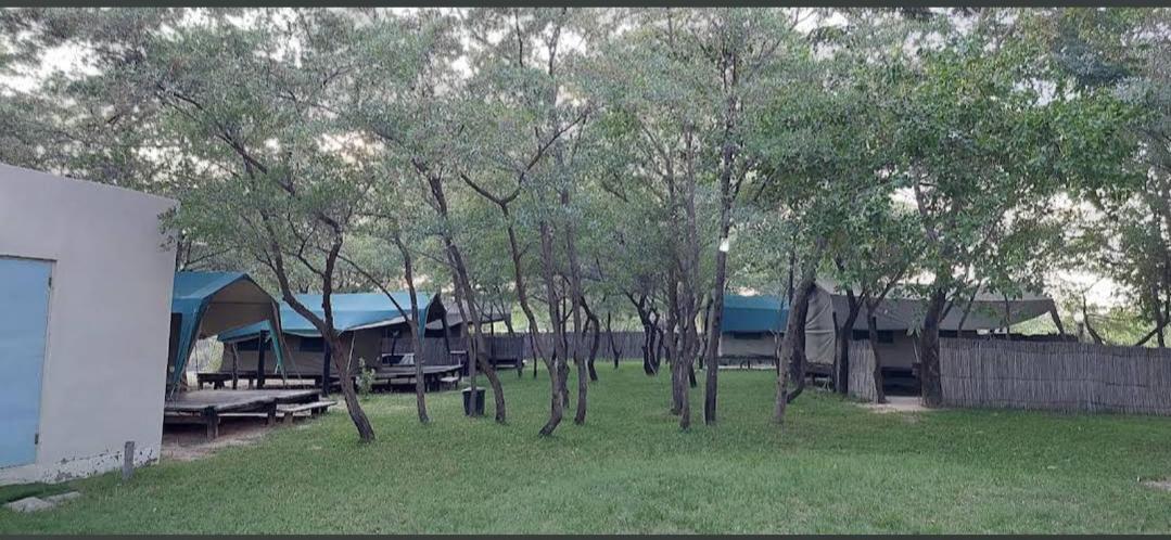 Camp Hogo Kavango Rundu Extérieur photo